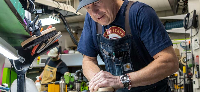 Jans Expert tuning a ski at the World Class Rennstall Tuning Center.